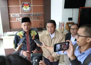 Pj Gubernur Banten Al Muktabar, sambangi KPU Banten. (LUTHFI/SATELITNEWS.COM)