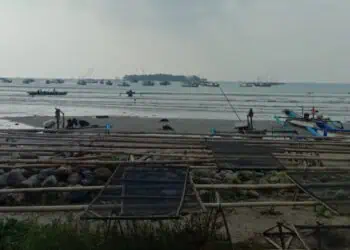 Sejumlah nelayan Teluk, Kecamatan Labuan, Kabupaten Pandeglang, enggan melaut. (ISTIMEWA)