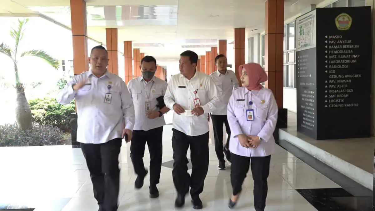 Sekda Jenguk Engky Pasien Obesitas di RSUD Kabupaten Tangerang Sekda Jenguk Engky Pasien Obesitas di RSUD Kabupaten Tangerang