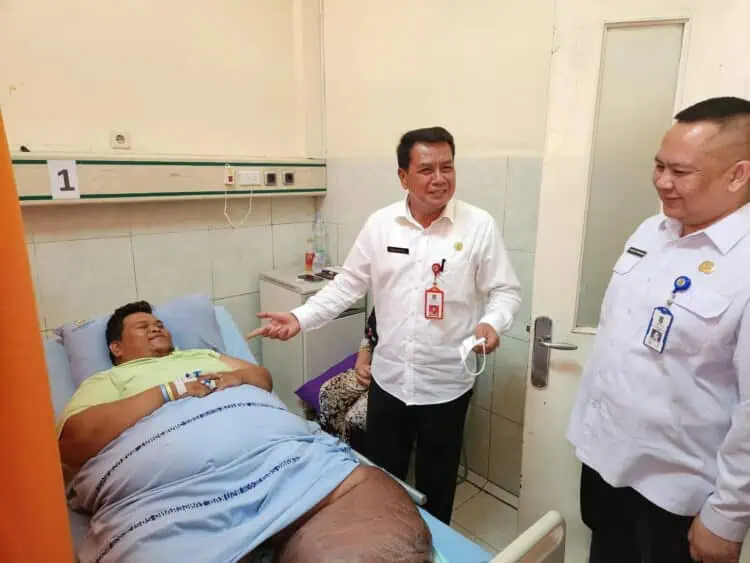 Sekda Jenguk Engky Pasien Obesitas di RSUD Kabupaten Tangerang