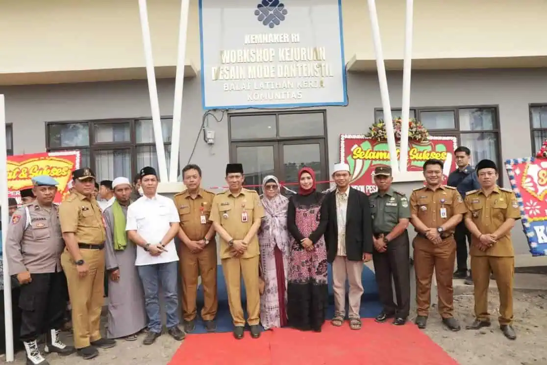 Santri Ponpes Assalam Kemiri Dibekali Keterampilan Desain Mode dan Tekstil Santri Ponpes Assalam Kemiri Dibekali Keterampilan Desain Mode dan Tekstil