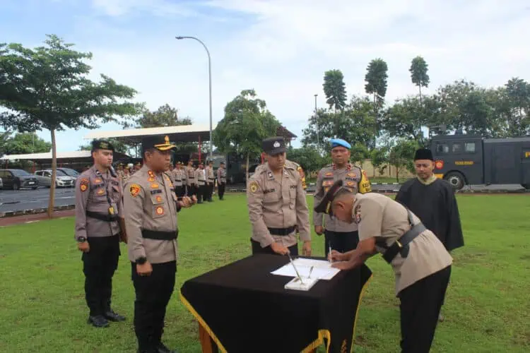 Sertijab Wakapolres dan Kabaglog Polres Serang. (ISTIMEWA)