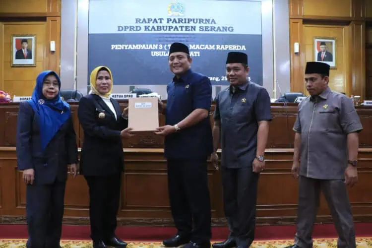 DPRD Kabupaten Serang gelar Rapat Paripurna tentang usulan Raperda inisiatif Bupati. (SIDIK/SATELITNEWS.COM)