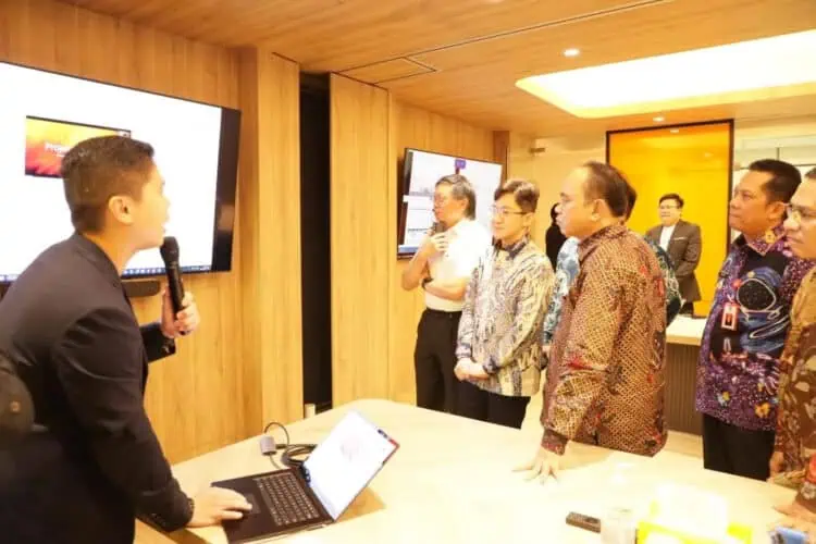 Menkominfo Resmikan Digital Experience Center Sinarmas Land