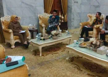 Komisioner dan jajaran kesekretariatan KPU Kabupaten Serang, beraudiensi dengan Bupati Serang Ratu Tatu Chasanah. (SIDIK/SATELITNEWS.COM)