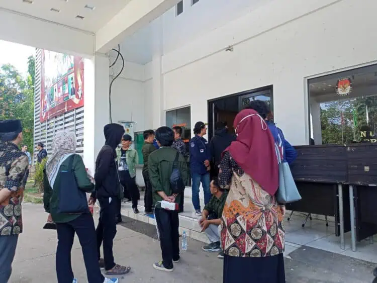 PPK dan PPS Jambe Geruduk Kantor KPU Kabupaten Tangerang