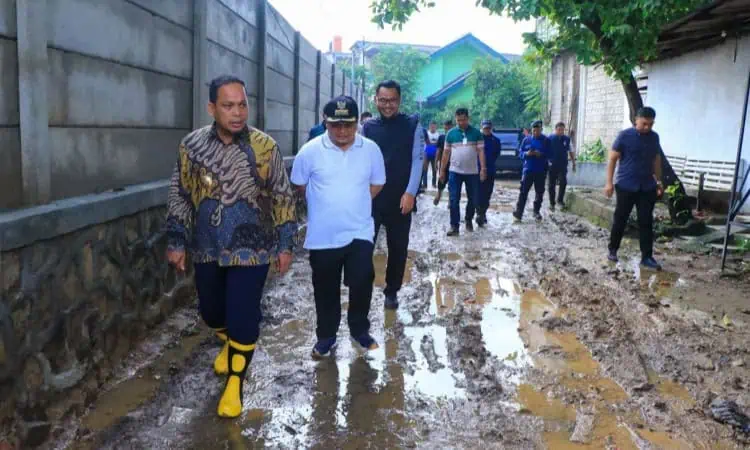 Pj Wali kota Tangerang Tinjau Genangan di Cipondoh