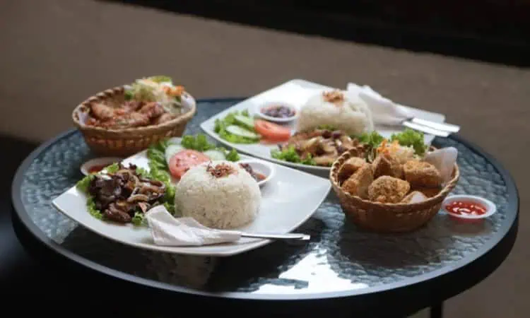 Nongki-nongki dengan View Kota Tangerang di Cavenus
