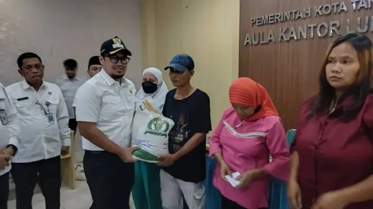 22.469 Warga Miskin Ekstrem di Tangerang Selatan Terima Bantuan Beras
