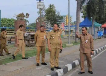 Sidak ke Jembatan Brendeng, Pj Wali kota Nurdin Minta Pedagang tak Tinggal Gerobak Usai Jualan