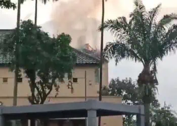 Disambar Petir, Atap Sport Center Villa Dago Pamulang Terbakar