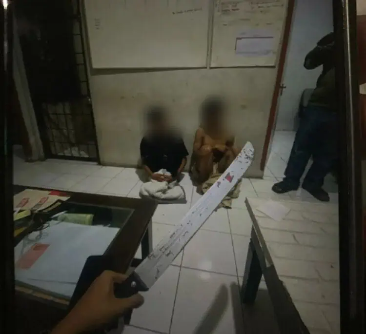 Tiga Pemuda Bawa Senjata Tajam Diamankan di Ciputat Timur