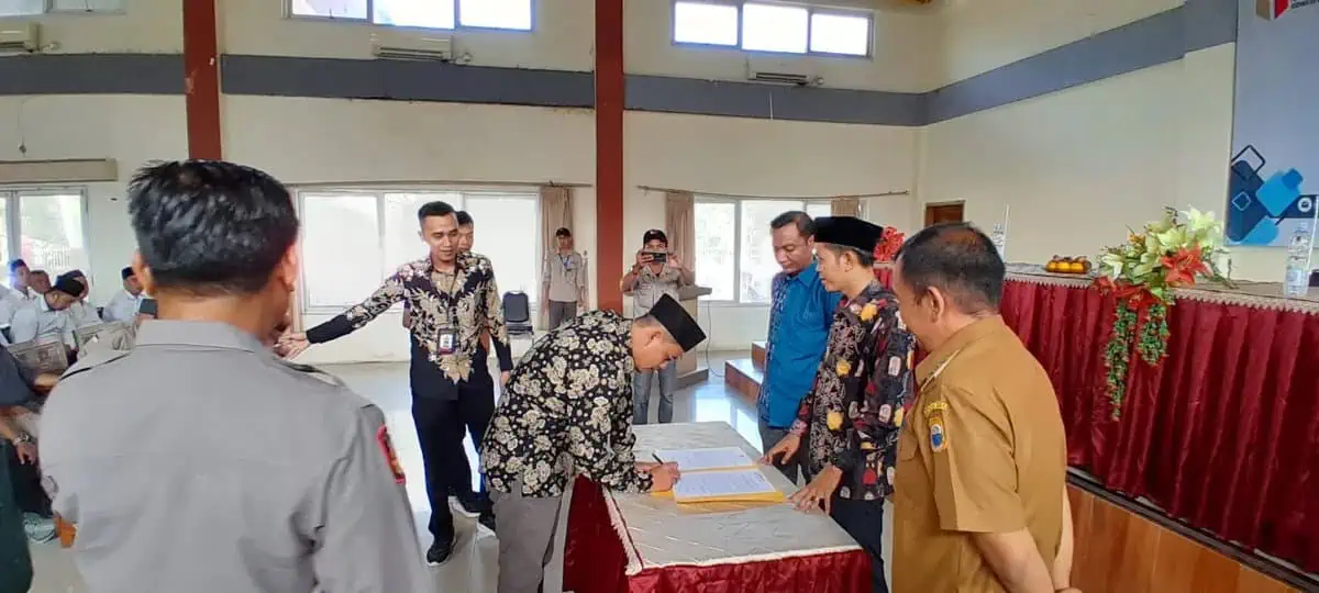 33.324 Pengawas TPS di Banten Dilantik dan Diambil Sumpah Janji 33.324 Pengawas TPS di Banten Dilantik dan Diambil Sumpah Janji