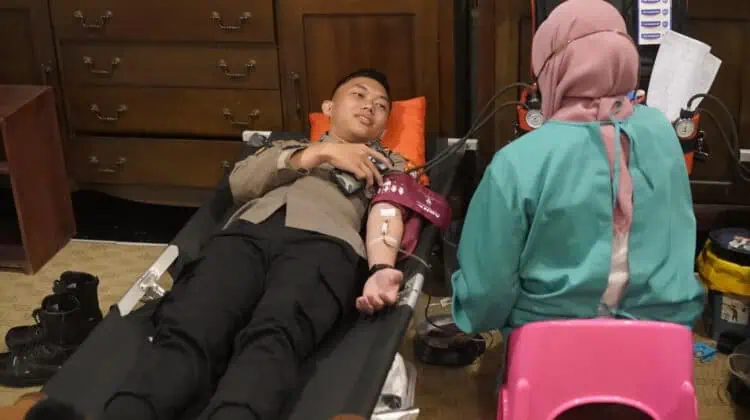 Rayakan HUT Ke 10, Hotel Santika Premiere Bintaro Gelar Donor Darah