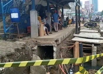 Alamak.., Proyek Drainase di Jalan MH Thamrin Kota Tangerang "Tinggalkan" Lubang Membahayakan