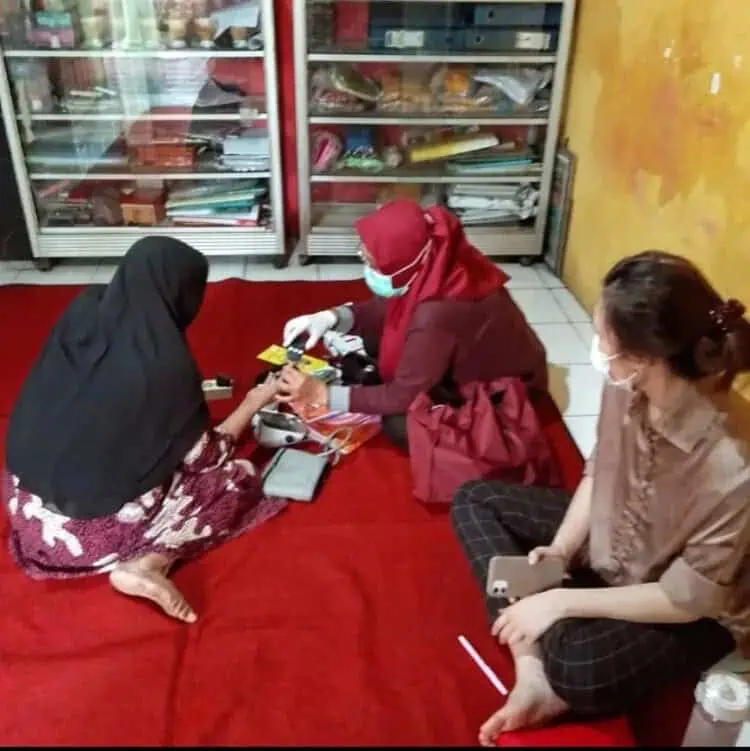 Tingkatkan Kualitas Hidup, Puskesmas Jatiuwung Periksa Kesehatan Lansia 