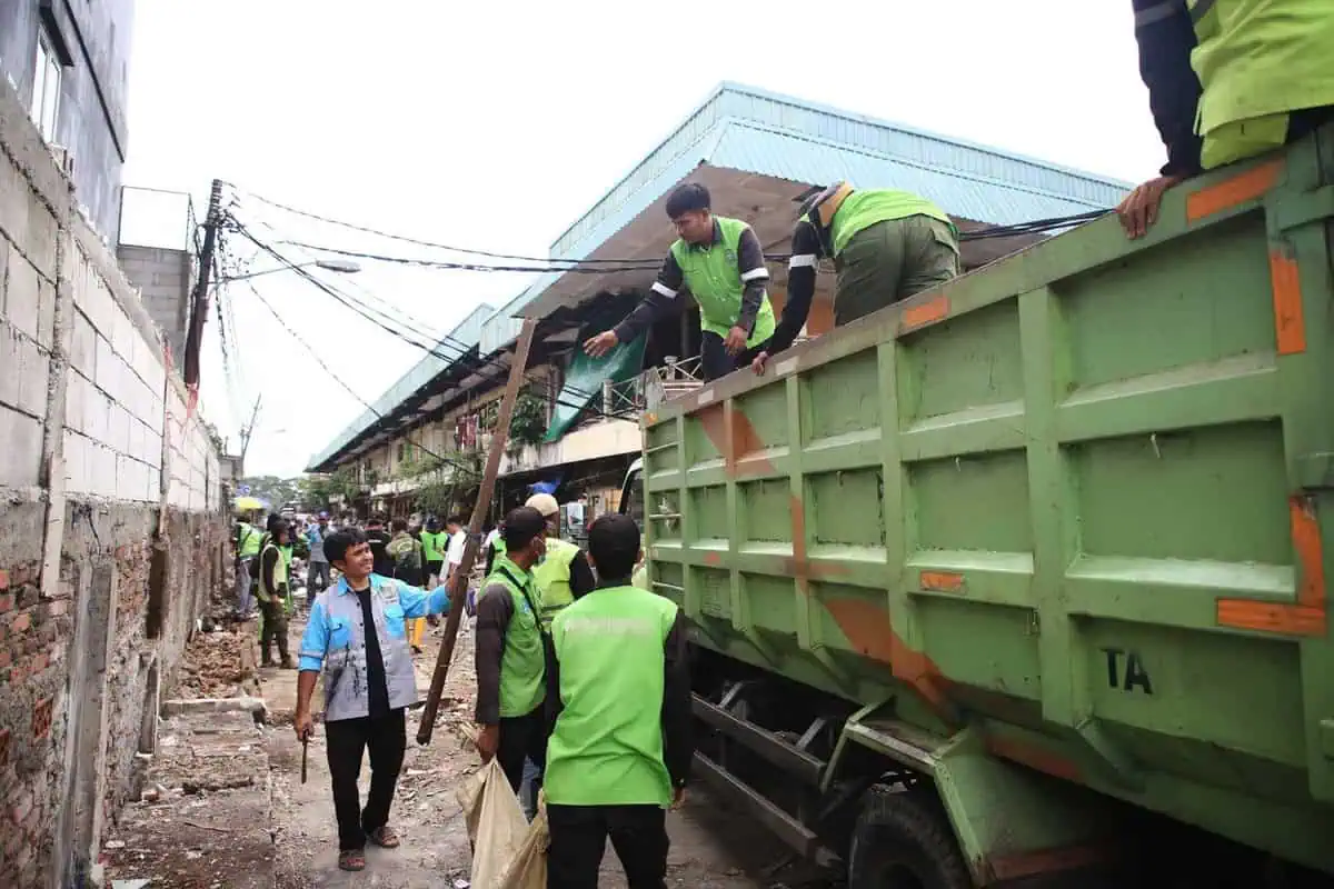 Pedagang Pasar Anyar Mulai Sterilisasi Lapak