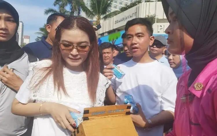 Bagi-bagi Susu, Gibran Dinyatakan Langgar Aturan