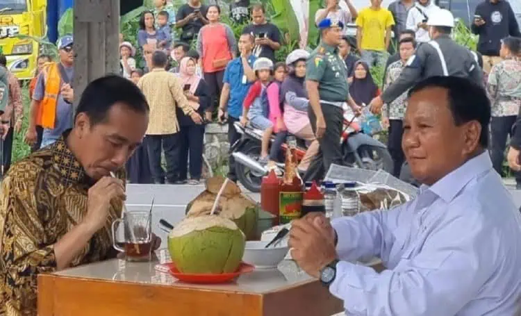 Jokowi Ngebakso "Politik" Bareng Prabowo