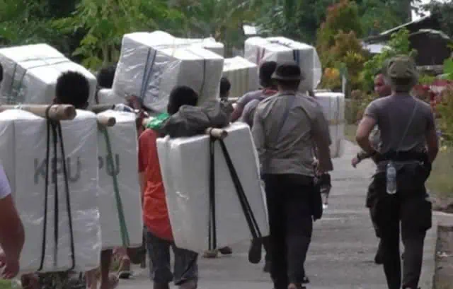38 TPS Sulit Dijangkau Kendaraan, Distribusi Logistik Dipikul