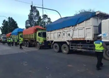ILUSTRASI: Penindakan terhadap truk tanah yang beroperasi di luar jam operasional. ISTIMEWA