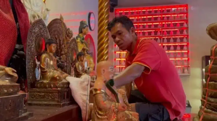 Vihara Kwan In Thang Pamulang Mulai Ritual Cuci Rupang dan Altar
