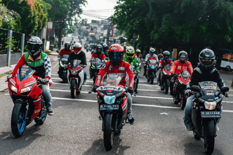 Ratusan Anggota Klub Honda CBR Touring Dalam Kota