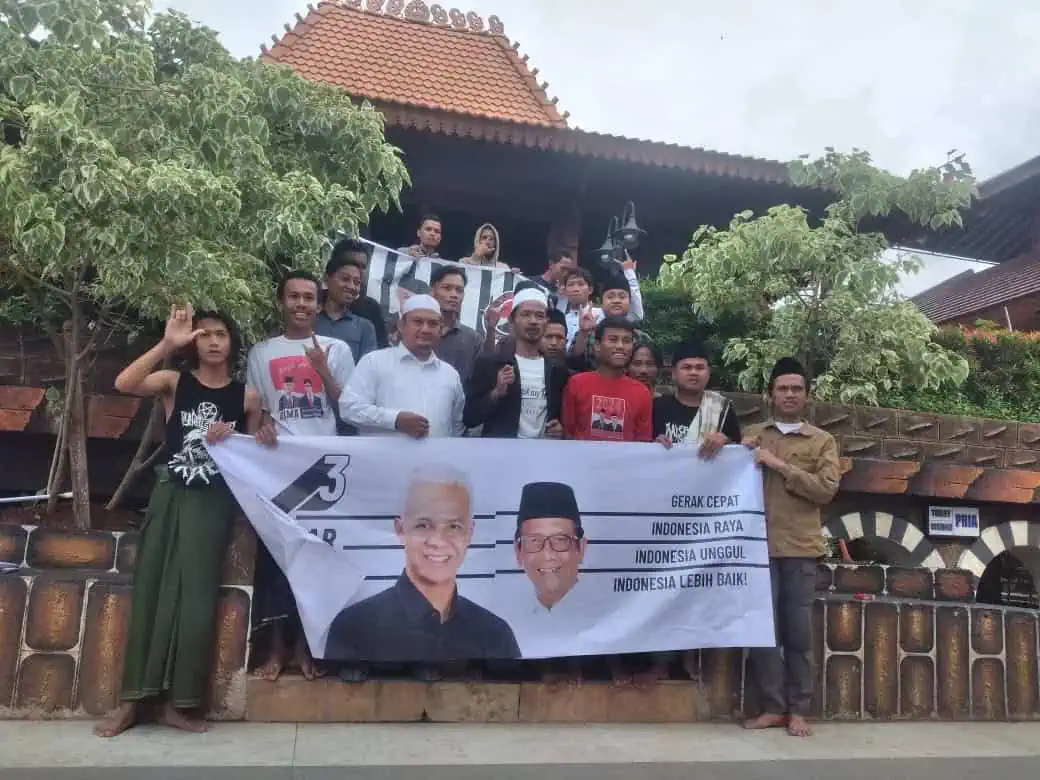 Beda Pilihan, Pendukung Capres-Cawapres Nomor 1 dan Nomor 3 Deklarasi di Ponpes Al-Istiqlaliyah Cilongok Beda Pilihan, Pendukung Capres-Cawapres Nomor 1 dan Nomor 3 Deklarasi di Ponpes Al-Istiqlaliyah Cilongok