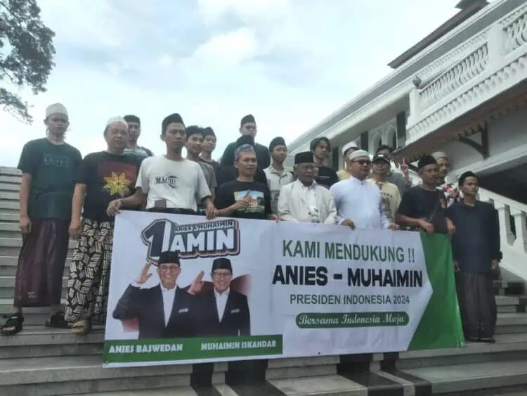 Beda Pilihan, Pendukung Capres-Cawapres Nomor 1 dan Nomor 3 Deklarasi di Ponpes Al-Istiqlaliyah Cilongok