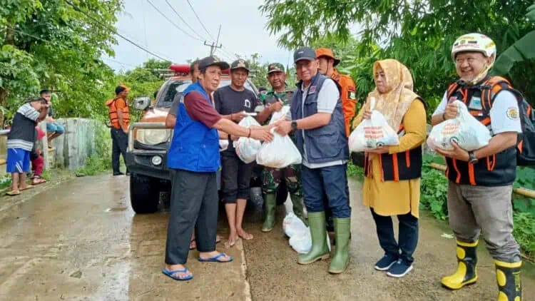 Pemkab Pandeglang Kewalahan Salurkan Bantuan Logistik untuk Korban Terdampak Banjir 