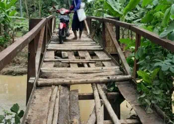 Diterjang Banjir, Jembatan Peuntas di Kecamatan Patia Pandeglang Rusak Berat