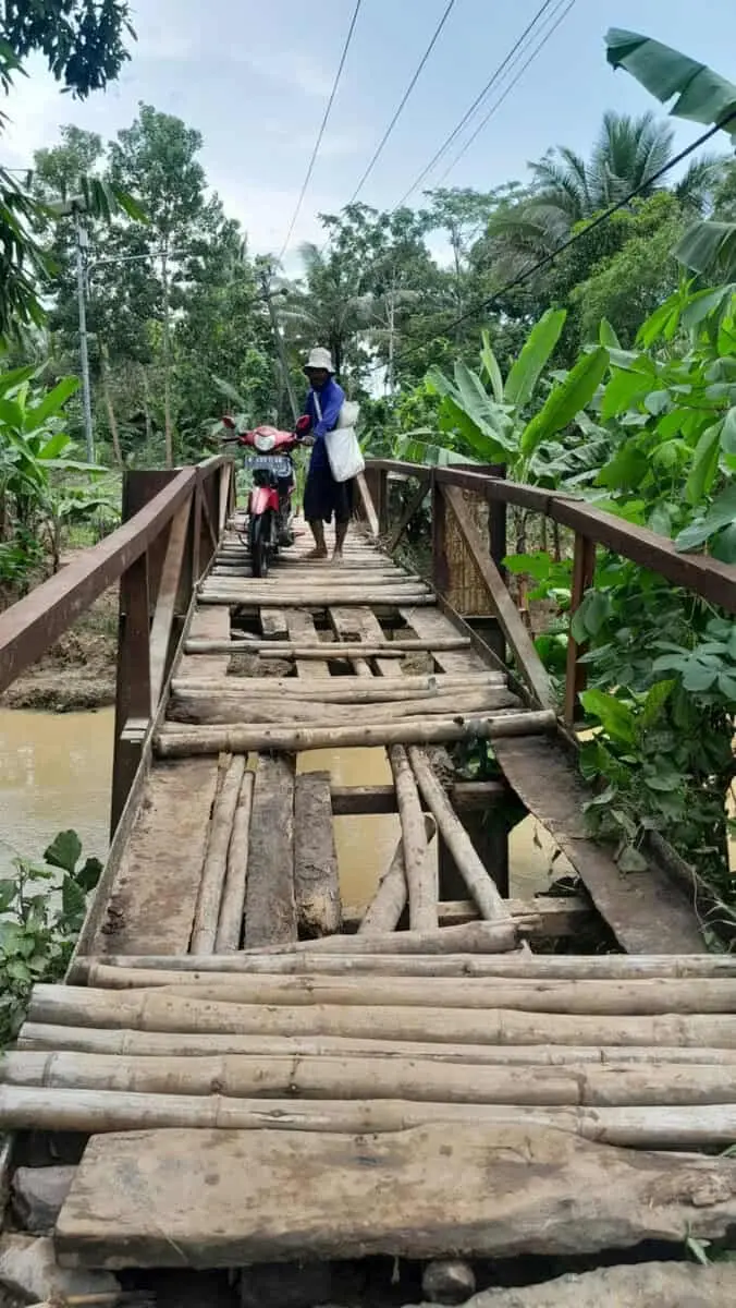 Diterjang Banjir, Jembatan Peuntas di Kecamatan Patia Pandeglang Rusak Berat