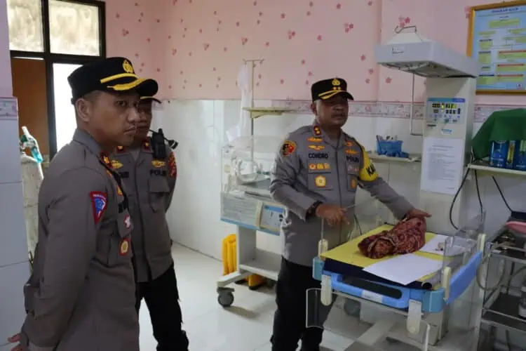 Diduga Dibuang, Bayi Laki - Laki Ditemukan di Pinggir Jalan Ciruas Serang