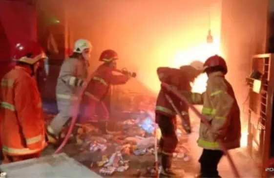 Kebakaran Toko Sembako di Larangan, Satu Orang Alami Luka Bakar