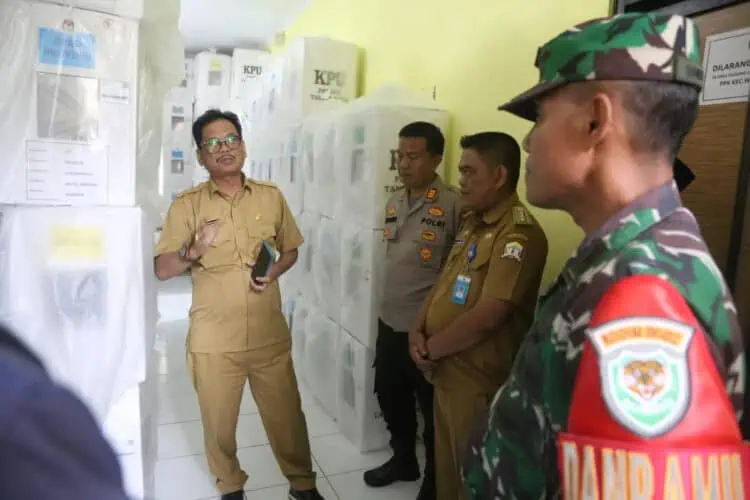 Sekda Nanang Tinjau Logistik Pemilu untuk Kecamatan Walantaka