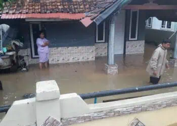Akses Jalan Terhambat, Ratusan Rumah di Carita Pandeglang Terendam Banjir