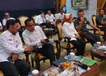 Dandim 0602 Serang dan jajaran pejabat Pemkab Serang melakukan rapat koordinasi (RAKOR), terkait pelaksanaan TMMD, belum lama ini. (ISTIMEWA)