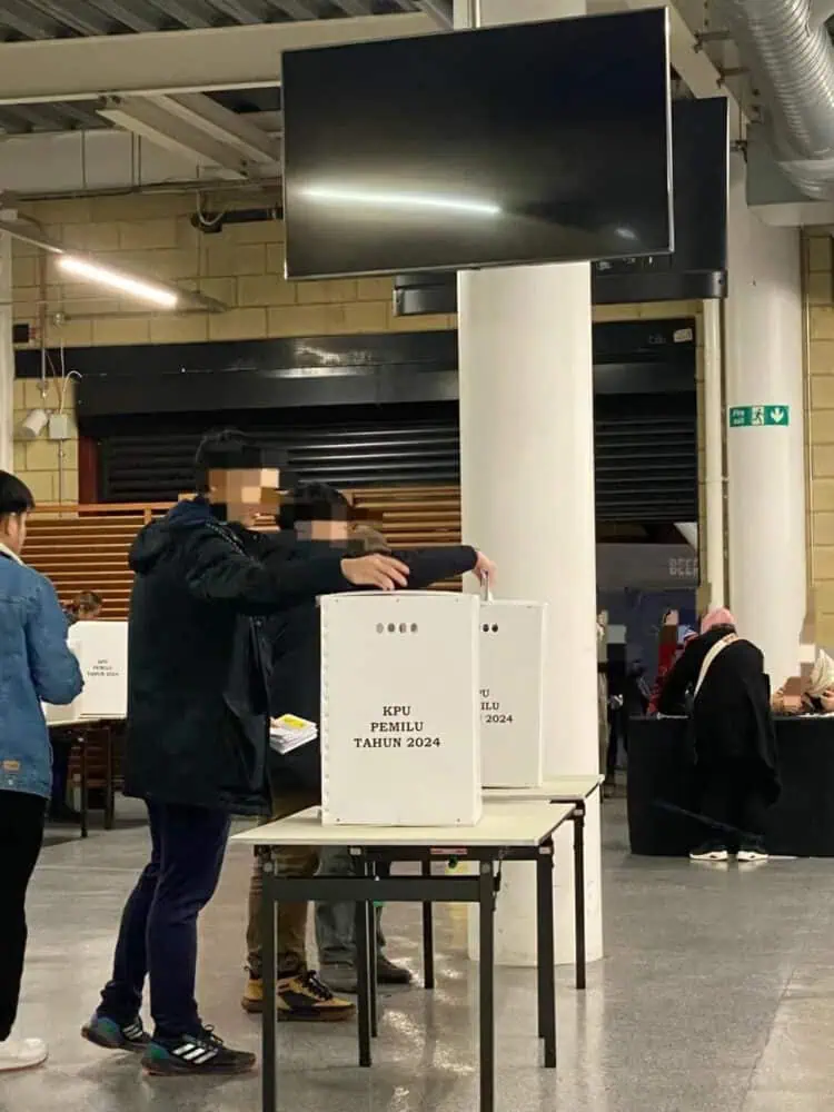 Kotak Suara di TPS London dan Manchester Buatan Tangerang
