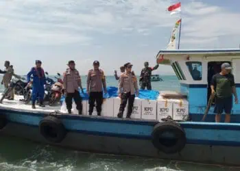 Pendistribusian Logistik Pemilu 2024 ke Pulau Panjang Penuh Perjuangan