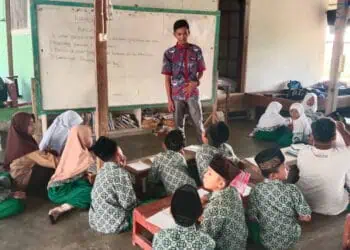 Cerita Guru di Kabupaten Serang, Mengabdi Belasan Tahun di Gaji Rp250.000 per Bulan