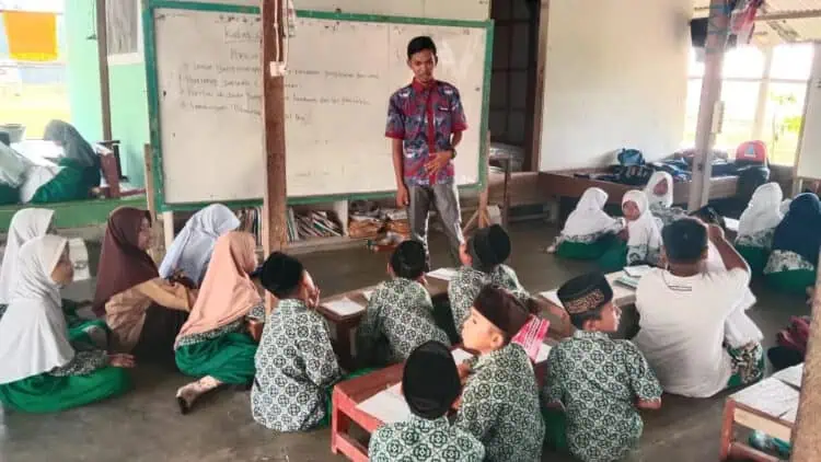 Cerita Guru di Kabupaten Serang, Mengabdi Belasan Tahun di Gaji Rp250.000 per Bulan