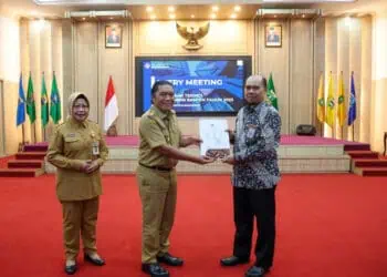 Pj Gubernur Banten Al Muktabar, gelar Entry Meeting LKPD 2023 bersama BPK Perwakilan Banten, di KP3B, Curug, Kota Serang, Selasa (20/2/2024). (LUTHFI/SATELITNEWS.COM)