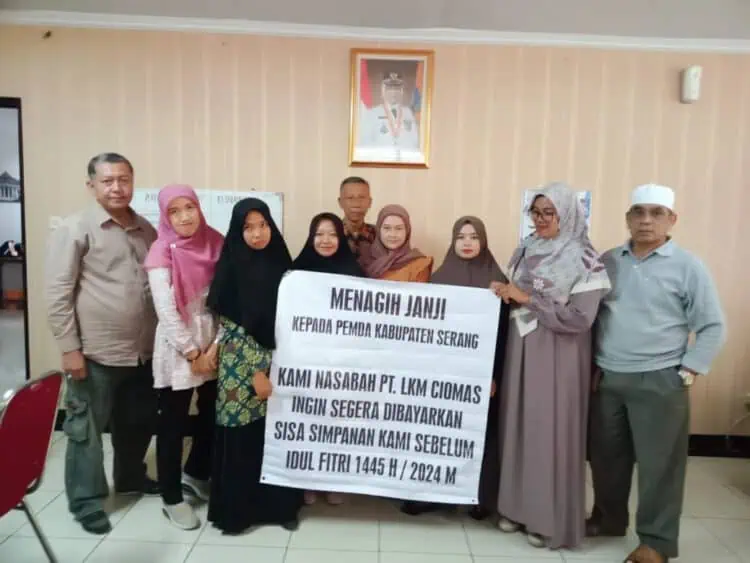 Puluhan Nasabah LKM Ciomas Datangi Pemkab Serang, Minta Uang Simpanan Dikembalikan