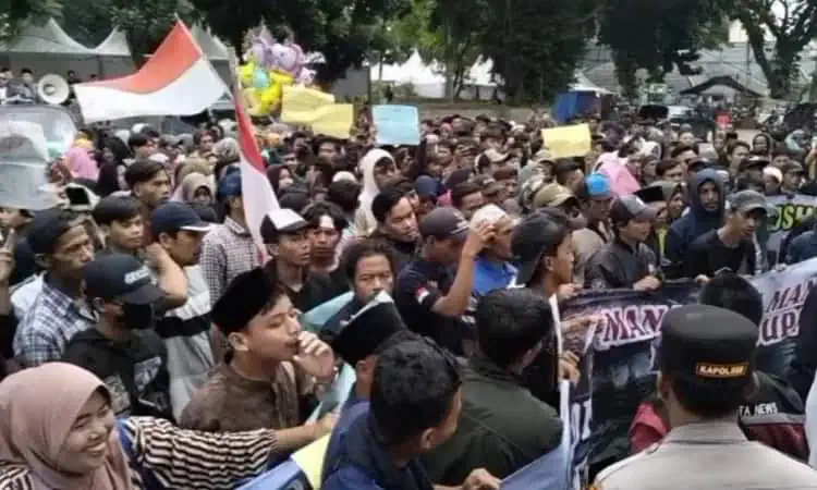 Lahan untuk Waduk Karian Belum Dibayar, Ratusan Warga Demo Pemkab Lebak