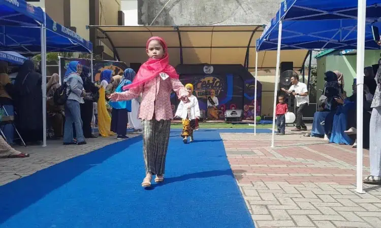 Lucu dan Menggemaskan, 50 Peserta Anak-anak Ikuti Lomba Fashion Show di Festival Kecamatan Tangerang
