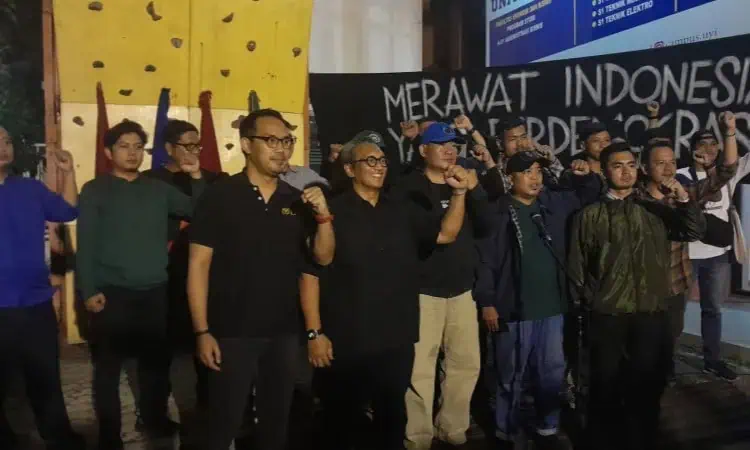 UYI Turut Sampaikan Petisi Demokrasi