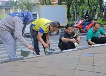 Jum'at Bersih, Pj Wali kota Tangerang dan Pegawai Pemkot Ngecat Kanstin Bersama