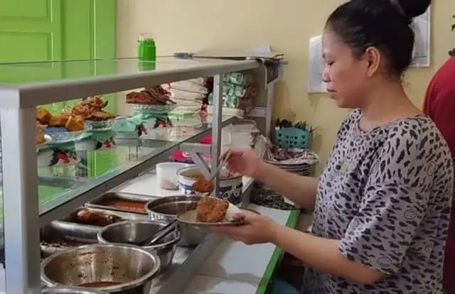 Harga Beras Mahal, Warung Nasi di Lebak Kurangi Porsi