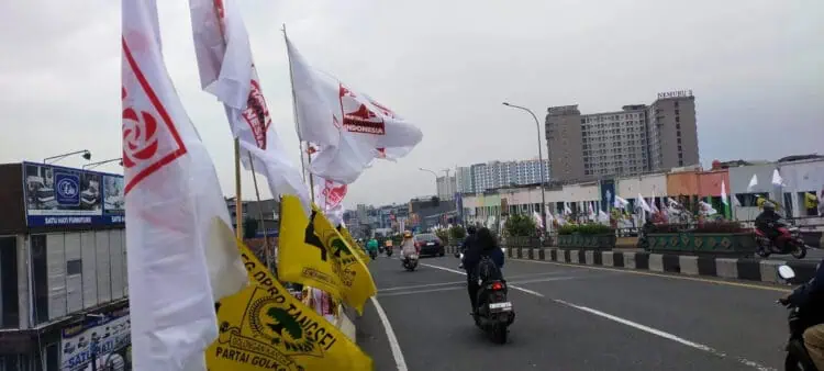 Bersihkan APK Sampai Dini Hari, Satpol PP Tangsel Kerahkan 140 Petugas