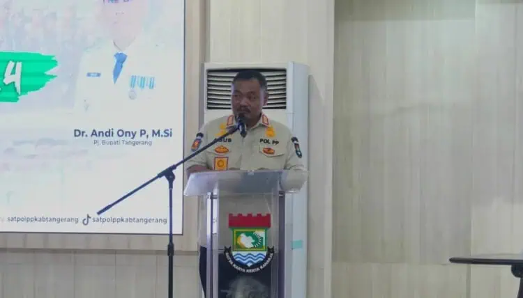 Satpol PP Kabupaten Tangerang Bantu Bawaslu Bersihkan Alat Peraga Kampanye